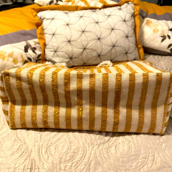 2 Chic Big gold and white tote bag - Picture 6 of 8